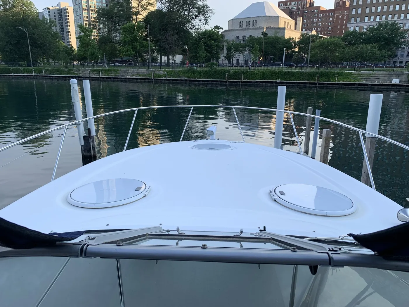 Foredeck and bow with Chicago skyline views from Belmont Harbor